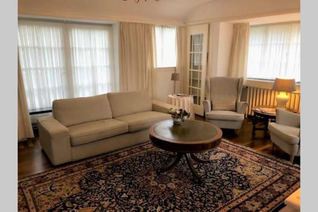Vrijstaande Rietgedekte Villa Nabij Uitvalswegen Вассенар Экстерьер фото